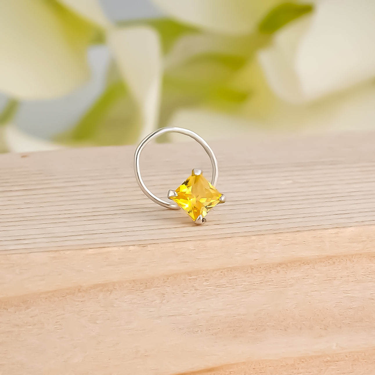Vibrant Silver Nosepin with Yellow Gem