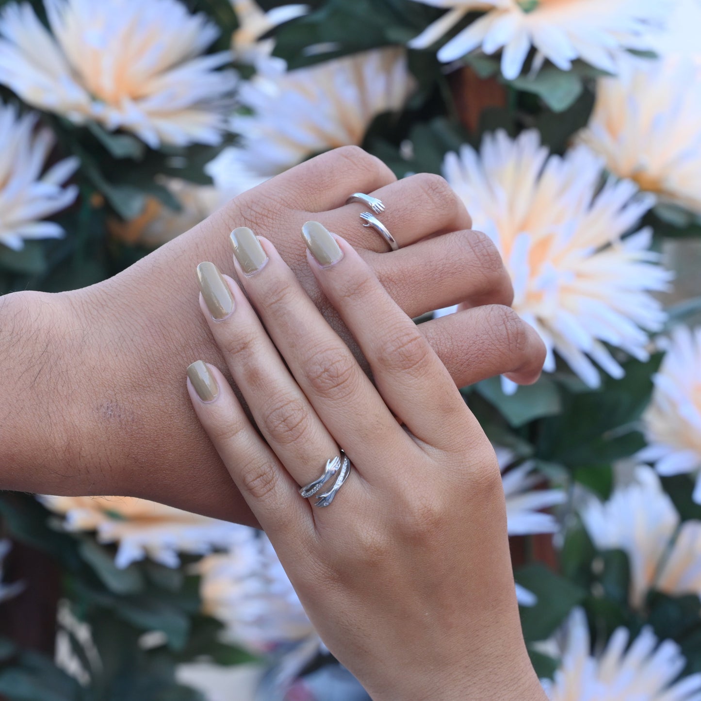 Couple’s love hug silver ring set, perfect matching rings for him and her.